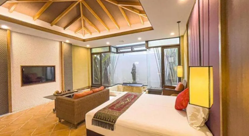 Bed in Riyuegu Hotsprings Resort