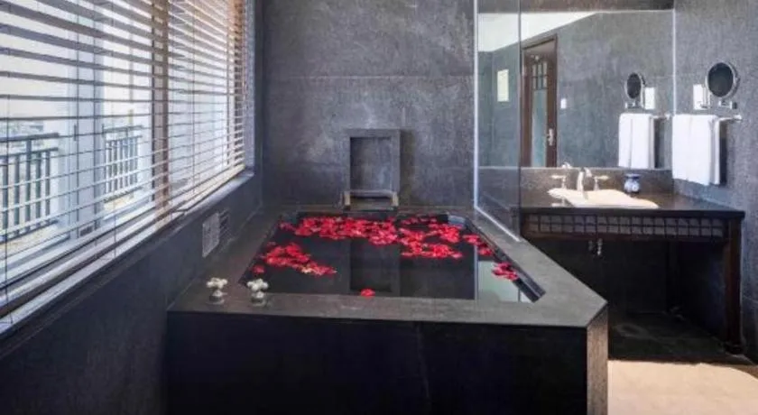 Riyuegu Hotsprings Resort