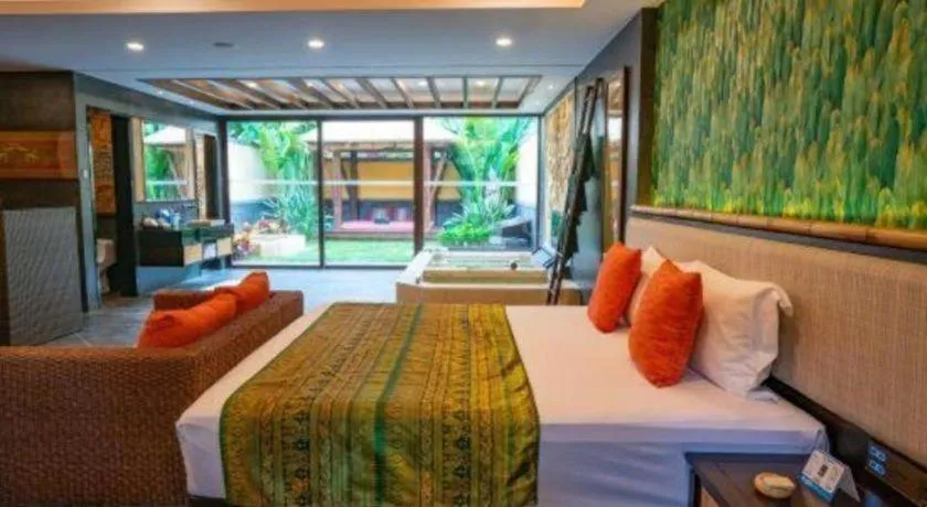 Bed in Riyuegu Hotsprings Resort