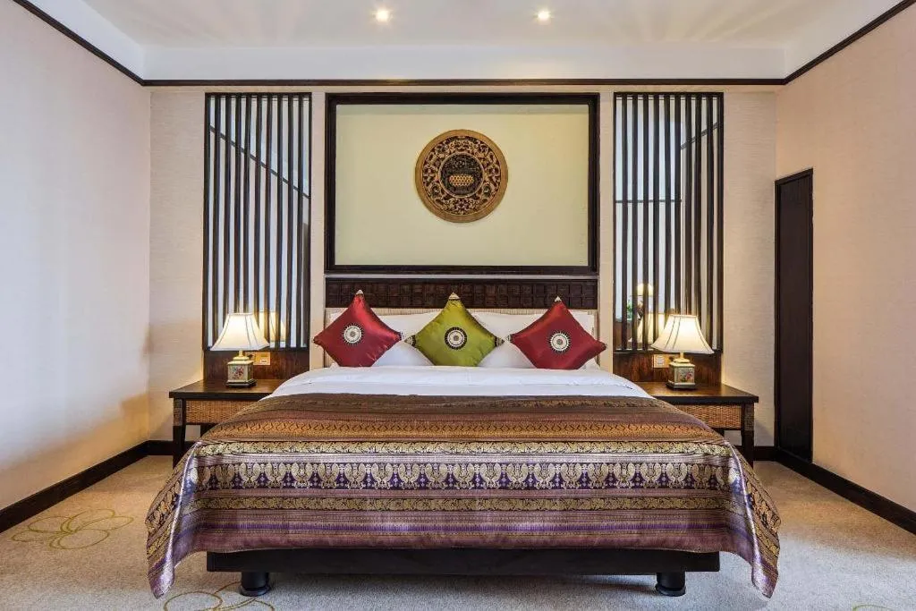 Bed in Riyuegu Hotsprings Resort