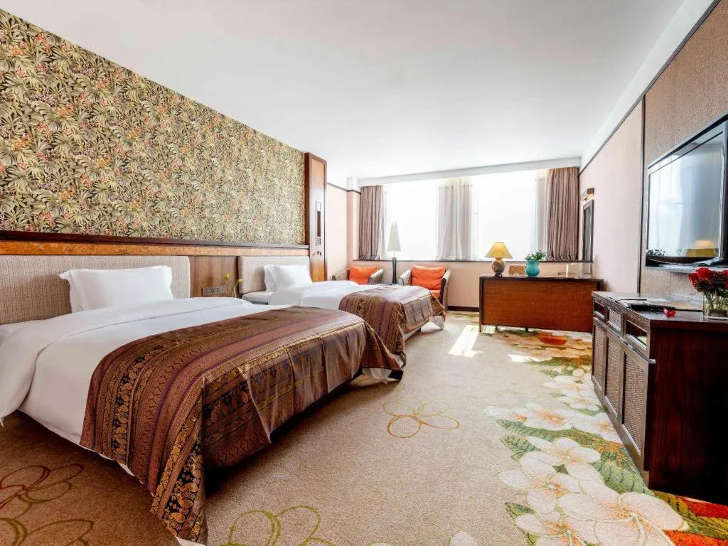 Bed in Riyuegu Hotsprings Resort