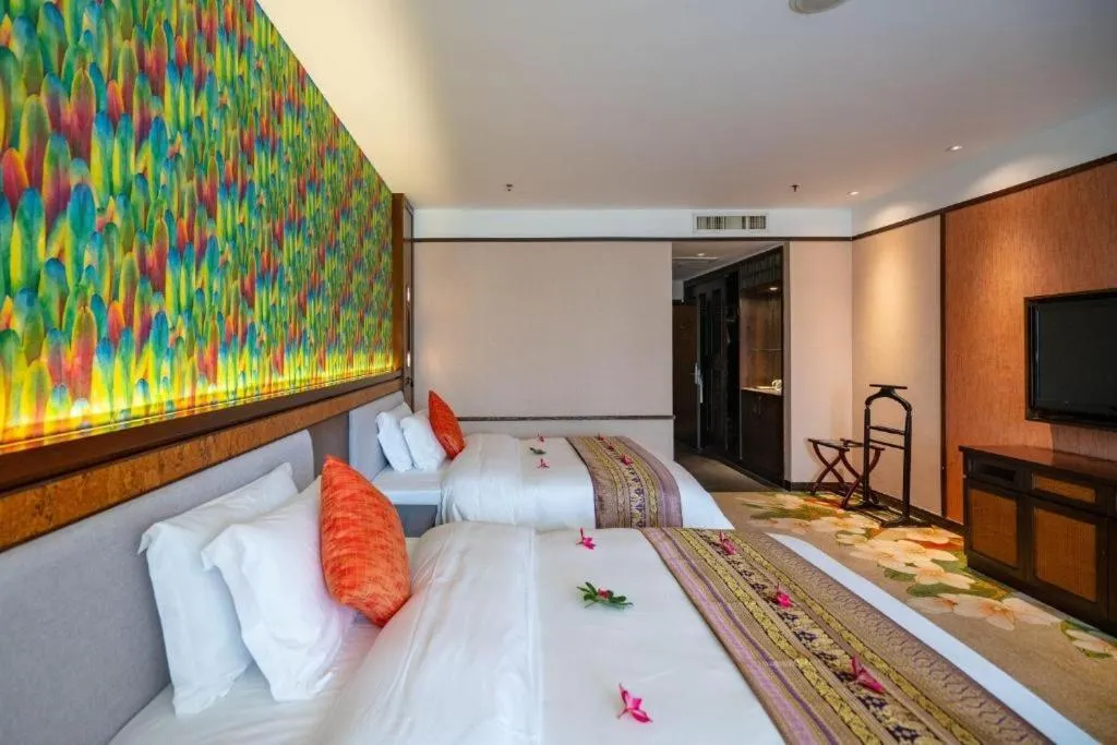 Bed in Riyuegu Hotsprings Resort