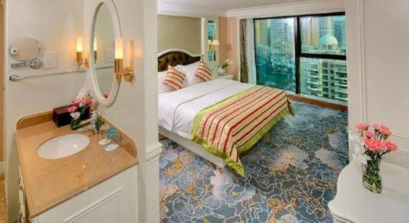 Bed in Xiamen Jingmin Central Hotel