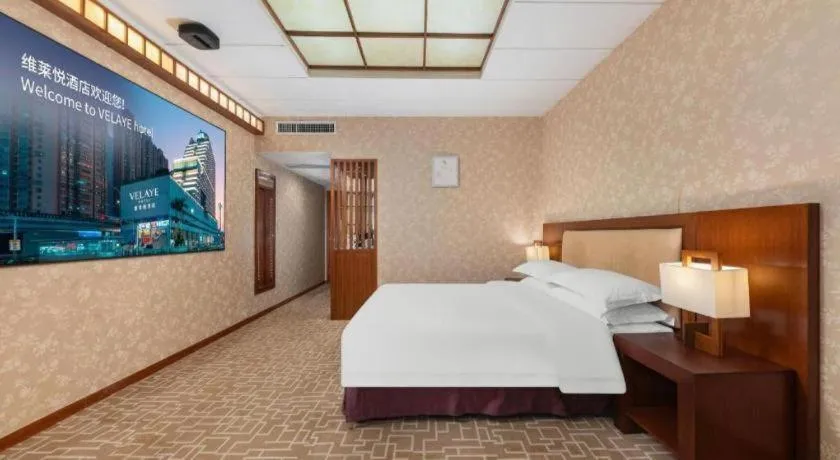 Bed in Century Plaza Hotel