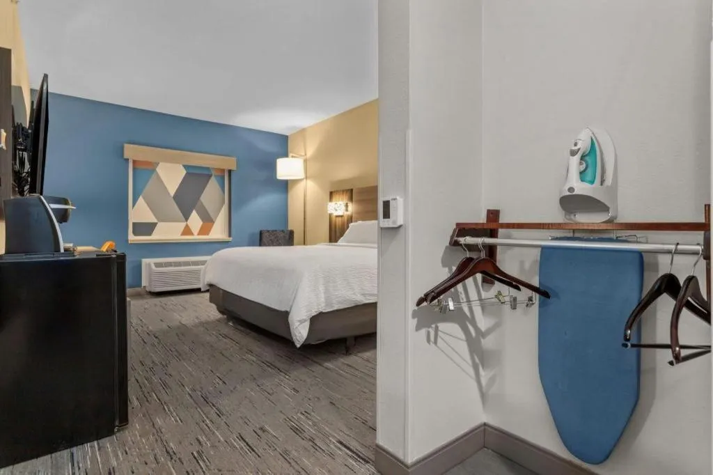 Bed in Holiday Inn Express Crockett By IHG