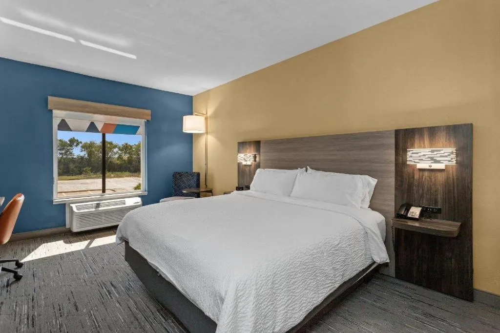 Bed in Holiday Inn Express Crockett By IHG