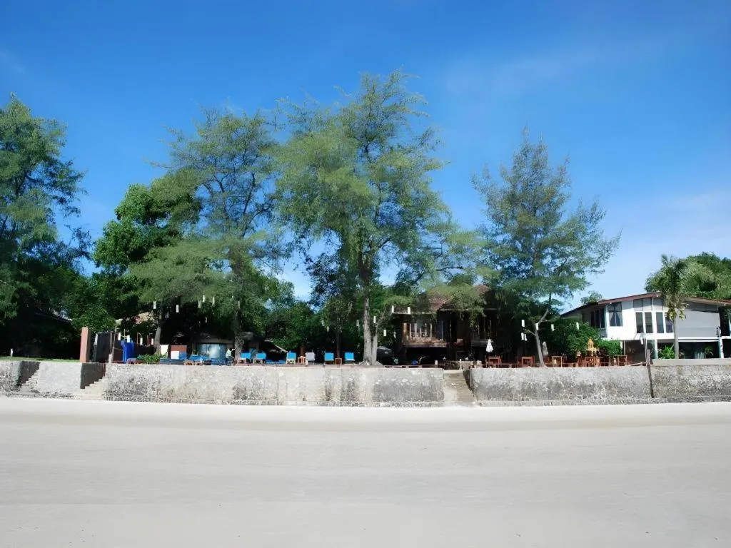 Baan Talay Dao Resort