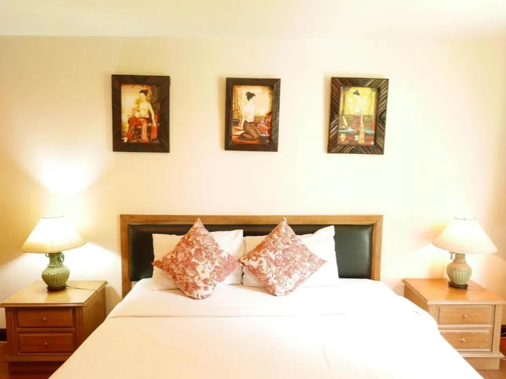 Bed in Best Comfort Bangkok Hotel