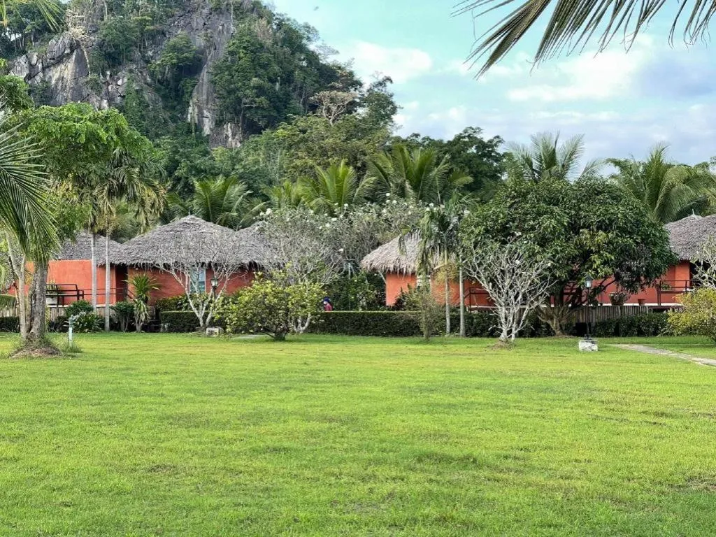 Avartarn Miracles Hotel