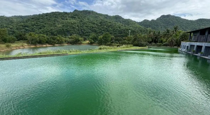 Avartarn Miracles Hotel