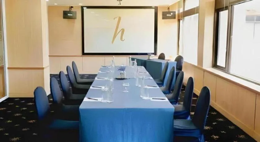 Horison Ultima Makassar