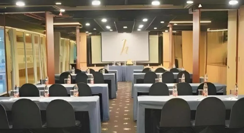 Horison Ultima Makassar