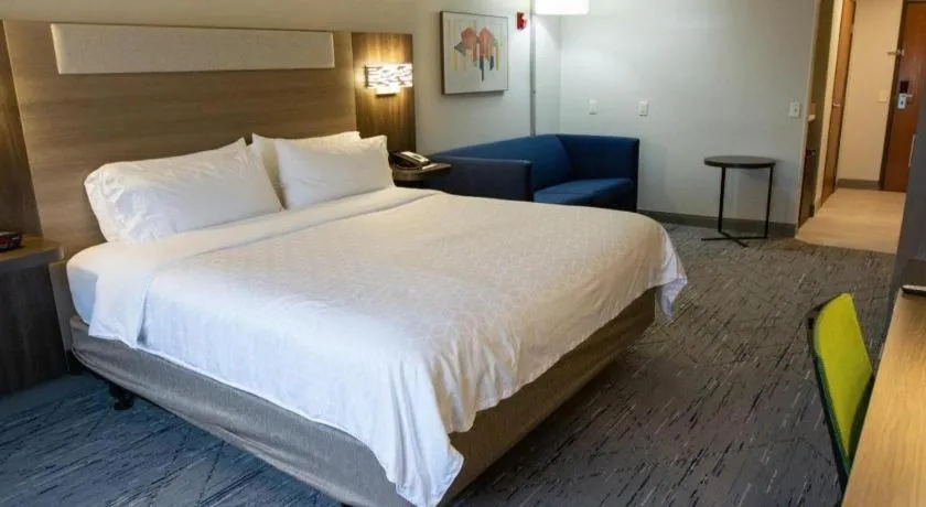 Bed in Holiday Inn Express O'Neill By IHG