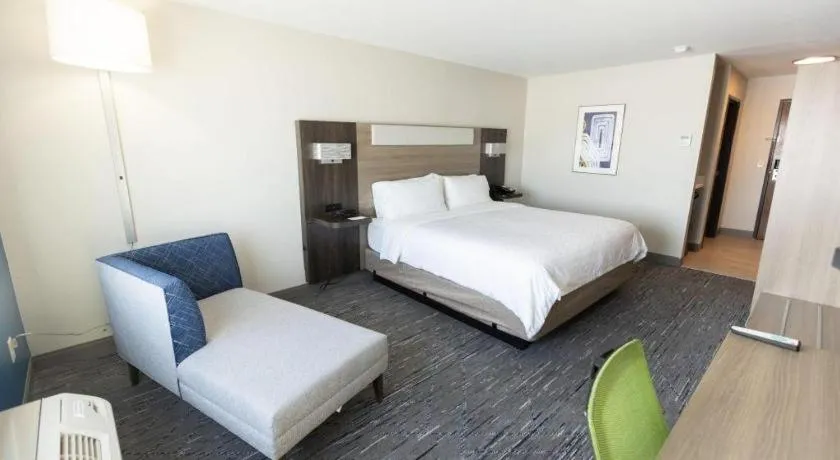Bed in Holiday Inn Express O'Neill By IHG