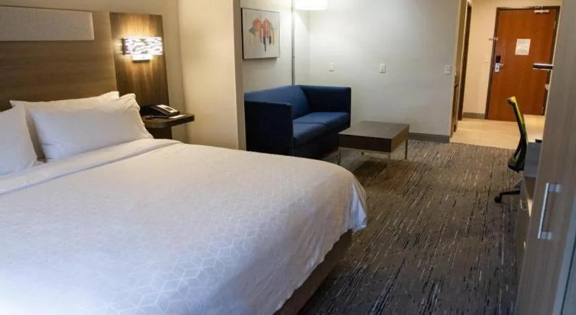 Bed in Holiday Inn Express O'Neill By IHG