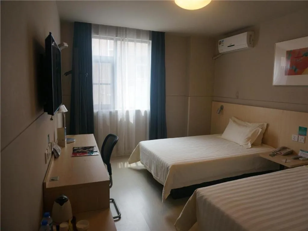 Bed in Jinjiang Inn Shenzhen Airport