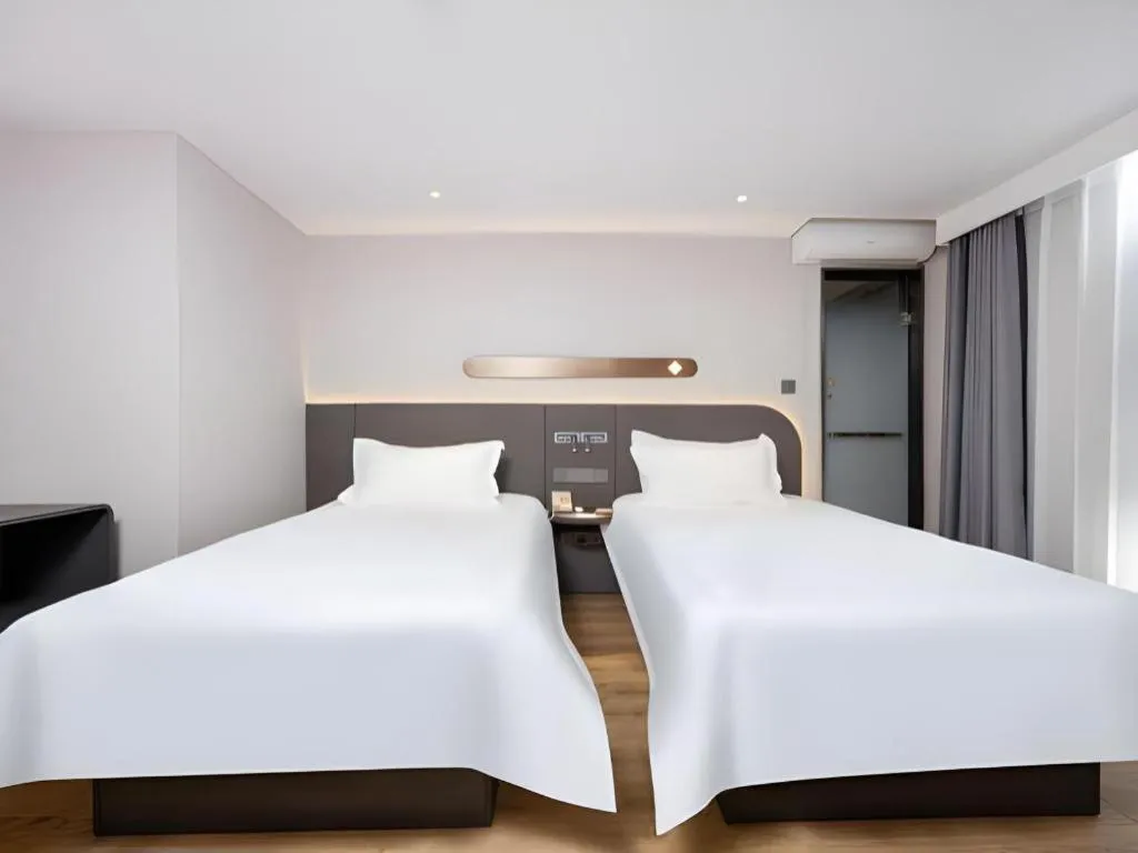 Bed in Jinjiang Inn Shenzhen Airport