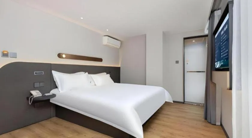 Bed in Jinjiang Inn Shenzhen Airport