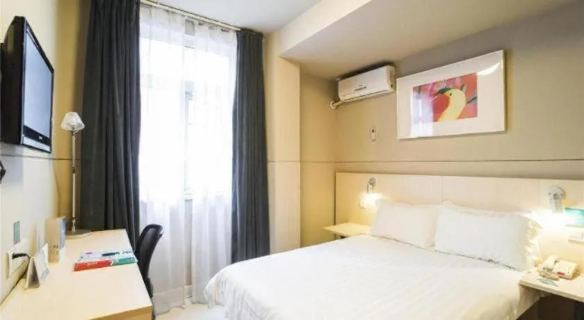 Bed in Jinjiang Inn Shenzhen Airport