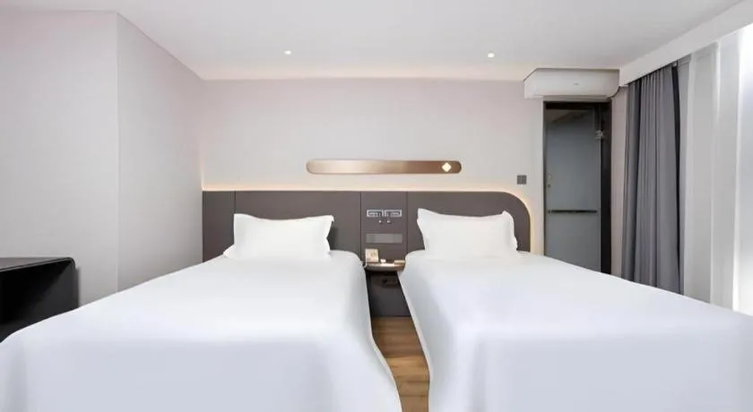 Bed in Jinjiang Inn Shenzhen Airport