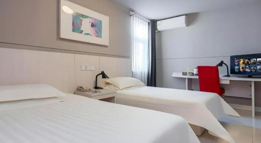 Bed in Jinjiang Inn Shenzhen Airport