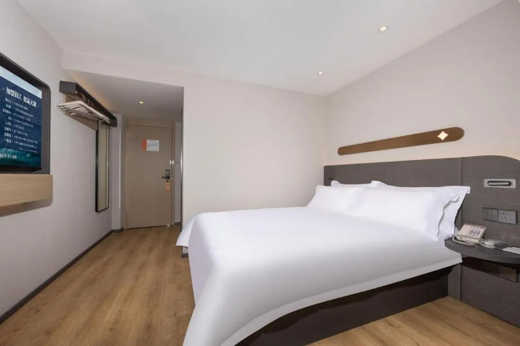 Bed in Jinjiang Inn Shenzhen Airport