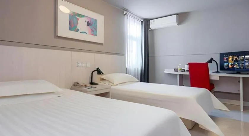 Bed in Jinjiang Inn Shenzhen Airport