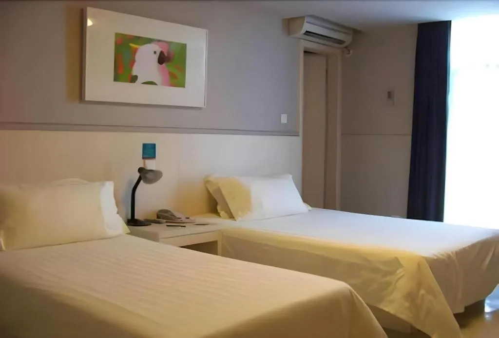 Bed in Jinjiang Inn Shenzhen Airport