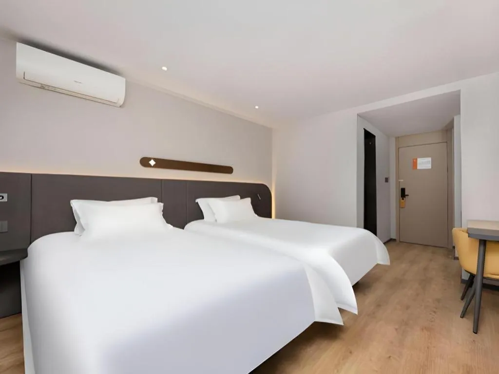 Bed in Jinjiang Inn Shenzhen Airport