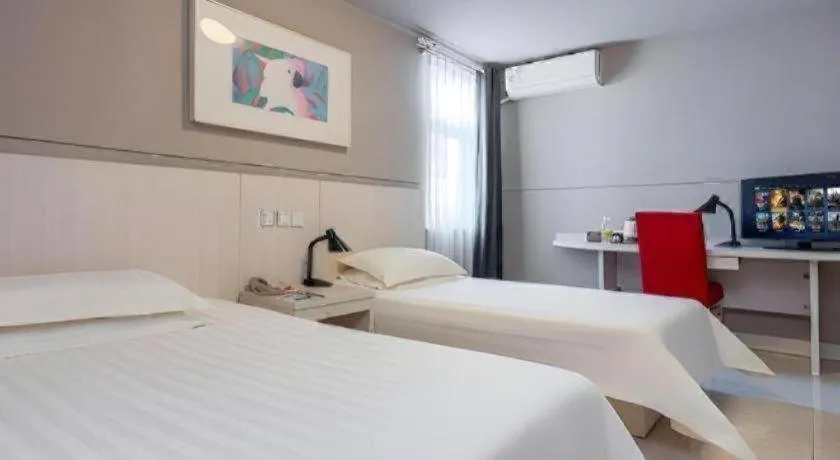 Bed in Jinjiang Inn Shenzhen Airport