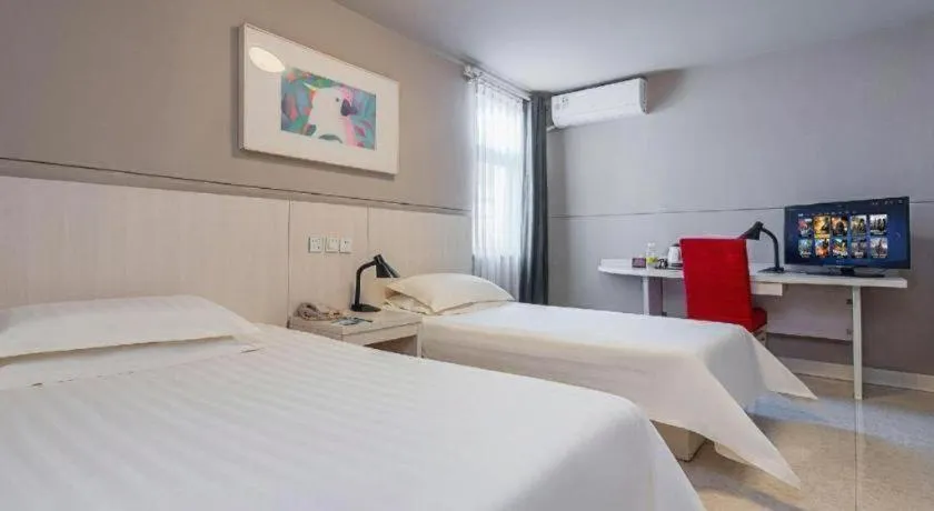 Bed in Jinjiang Inn Shenzhen Airport