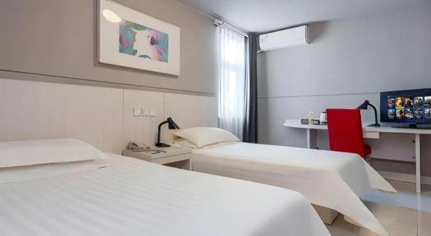 Bed in Jinjiang Inn Shenzhen Airport