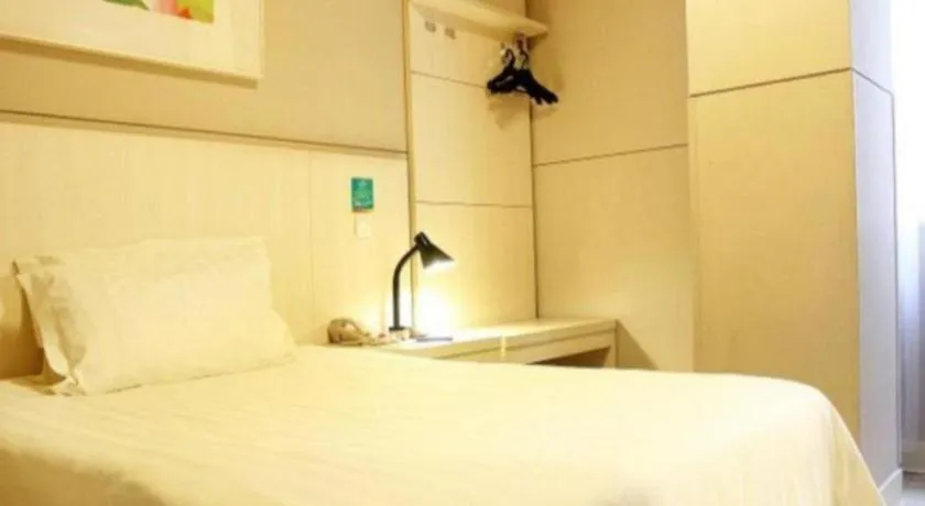 Bed in Jinjiang Inn Shenzhen Airport