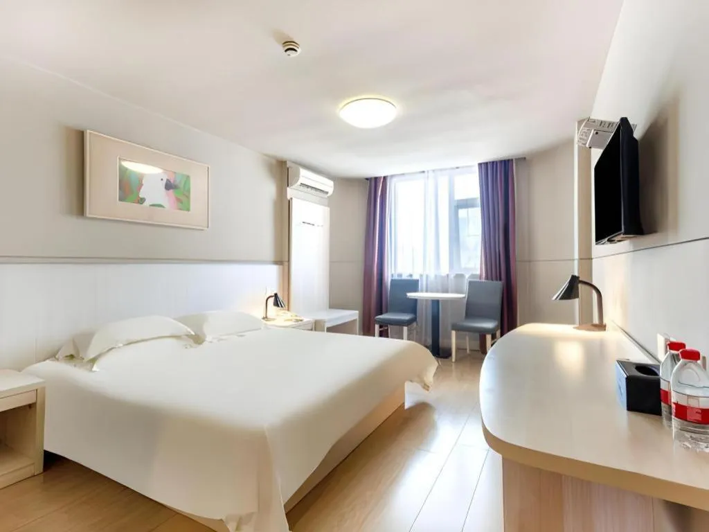 Bed in Jinjiang Inn Zhuhai Xiangzhou Qinglv Middle Road Theater