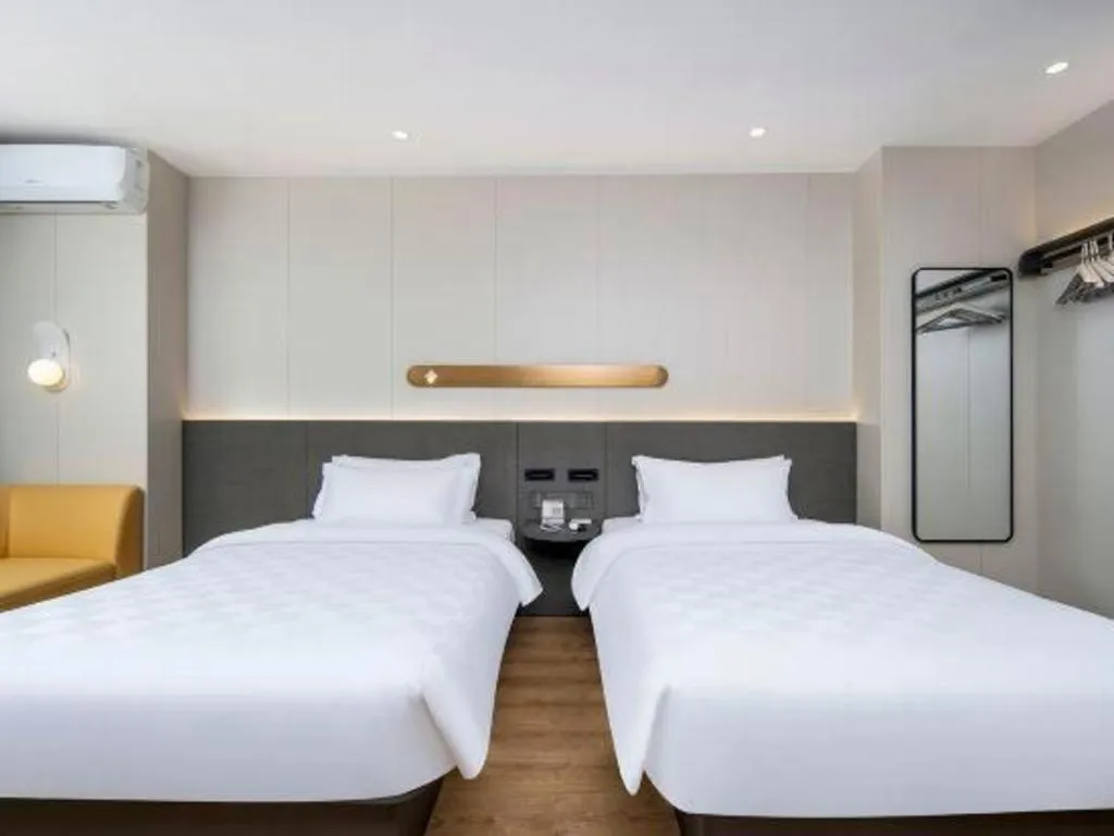 Bed in Jinjiang Inn Zhuhai Xiangzhou Qinglv Middle Road Theater