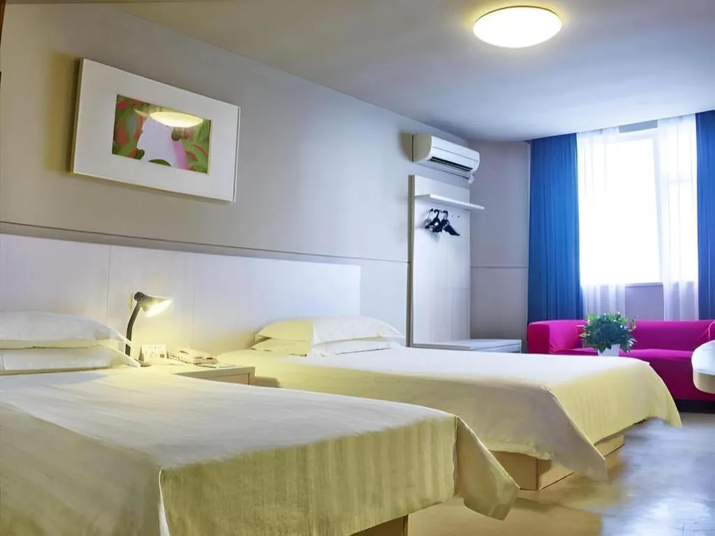 Bed in Jinjiang Inn Zhuhai Xiangzhou Qinglv Middle Road Theater