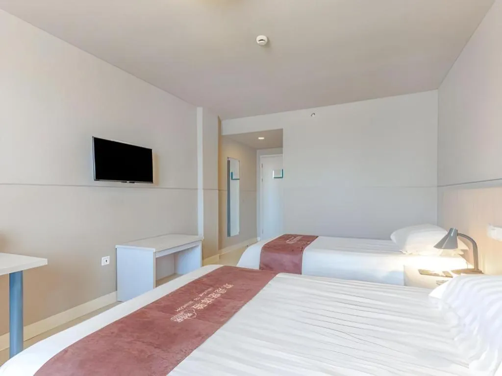 Bed in Jinjiang Inn Zhuhai Xiangzhou Qinglv Middle Road Theater