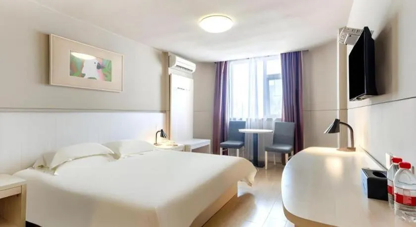 Bed in Jinjiang Inn Zhuhai Xiangzhou Qinglv Middle Road Theater