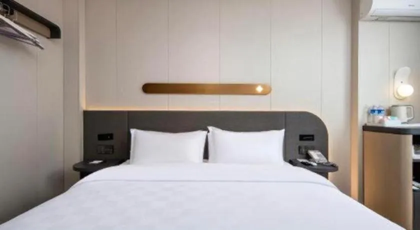 Bed in Jinjiang Inn Zhuhai Xiangzhou Qinglv Middle Road Theater