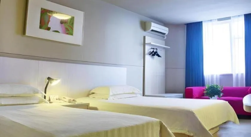 Bed in Jinjiang Inn Zhuhai Xiangzhou Qinglv Middle Road Theater