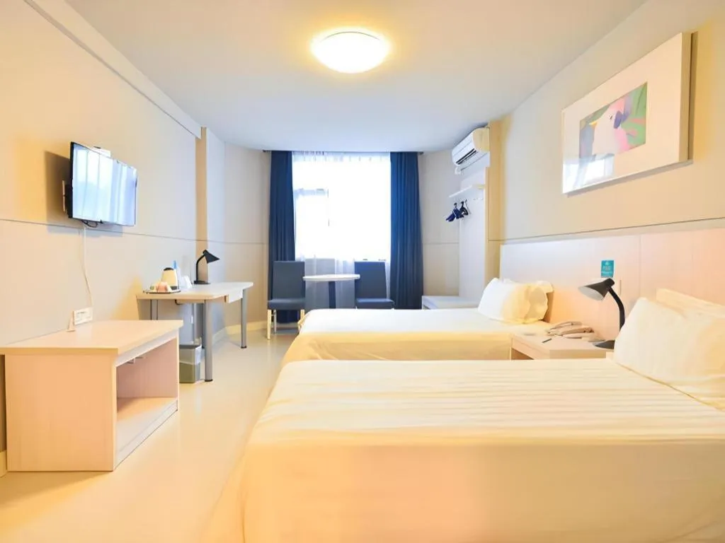 Bed in Jinjiang Inn Zhuhai Xiangzhou Qinglv Middle Road Theater