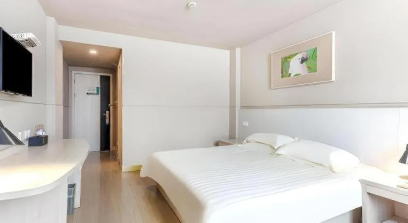 Bed in Jinjiang Inn Zhuhai Xiangzhou Qinglv Middle Road Theater