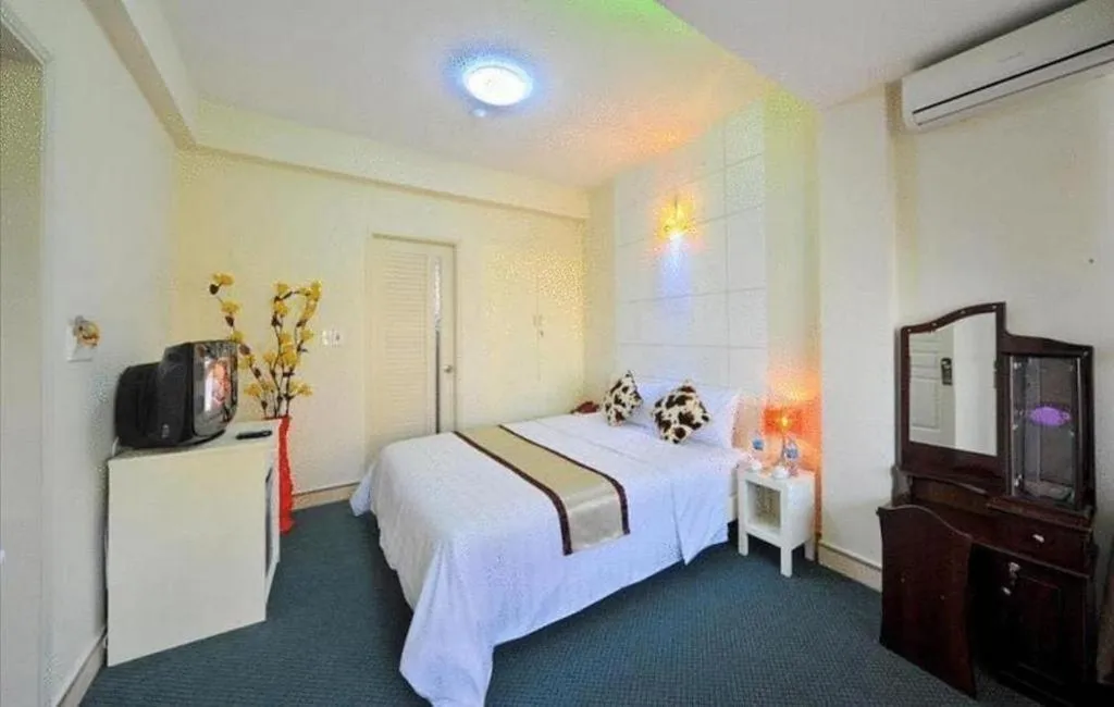 Bed in Ideal Hotel Hue