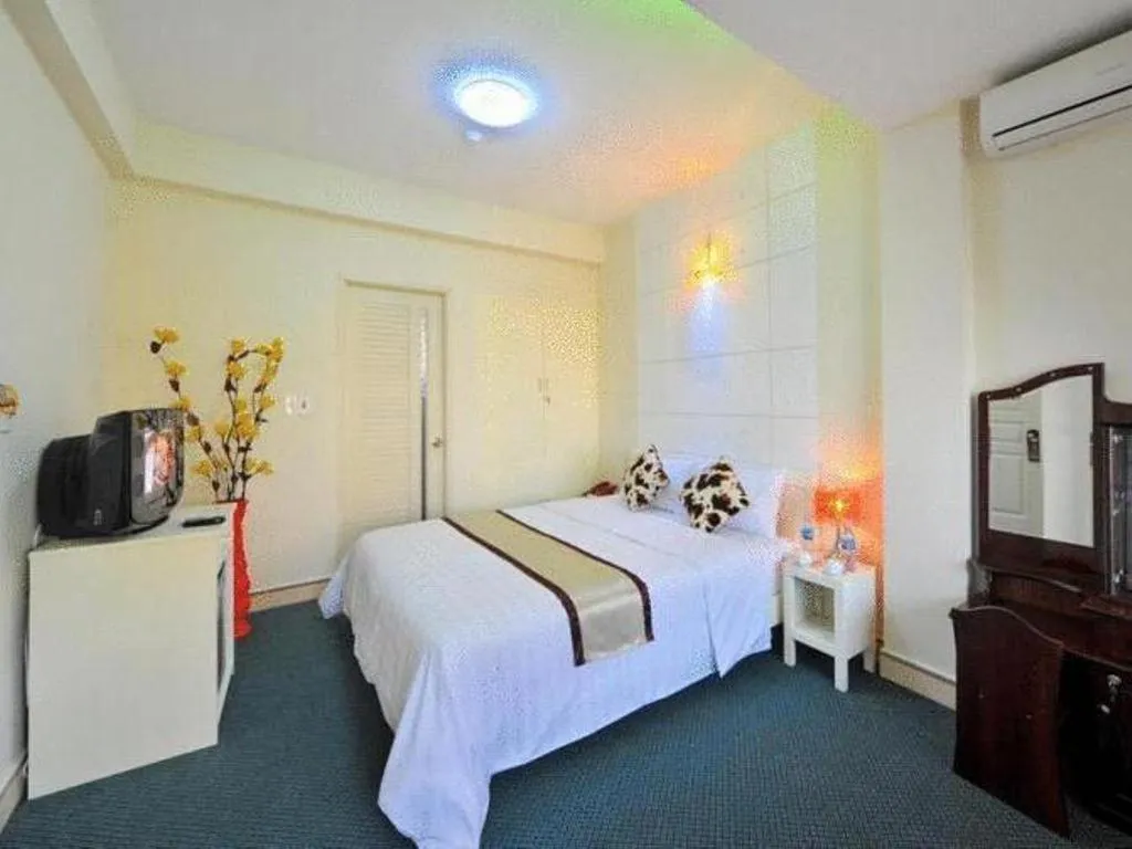 Bed in Ideal Hotel Hue