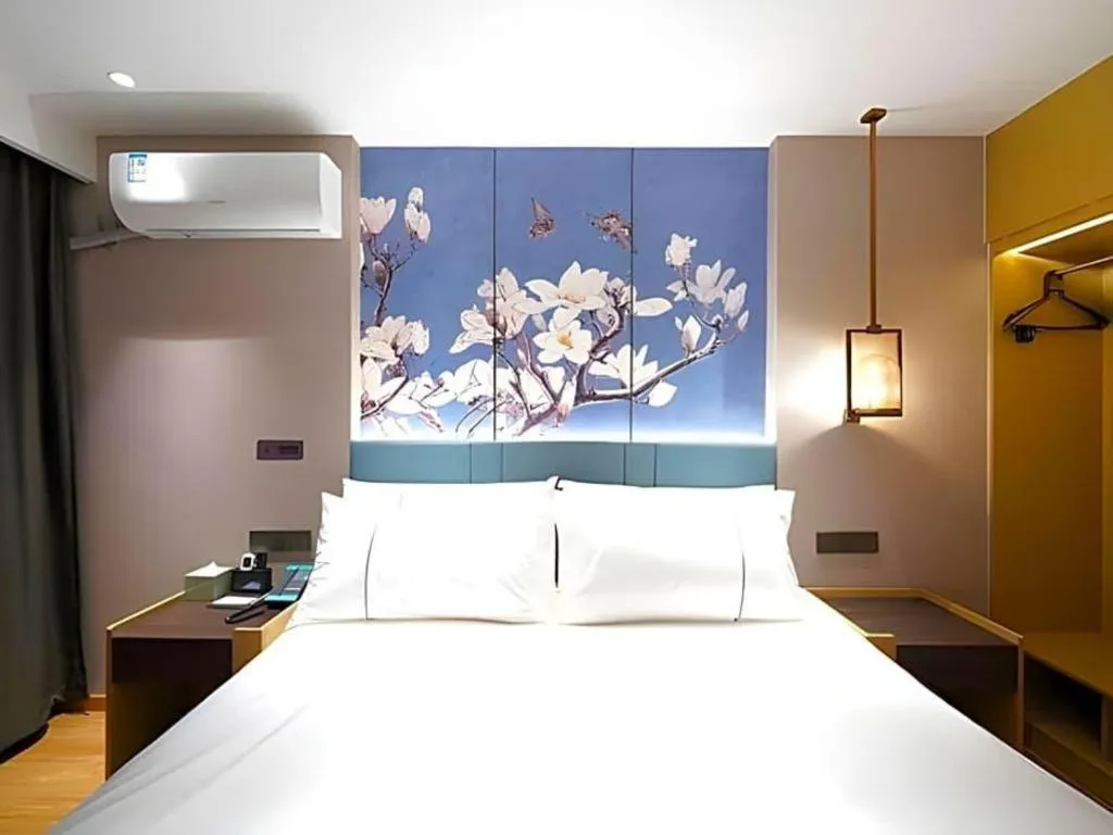 Bed in Jinjiang Inn Shanghai Lujiazui