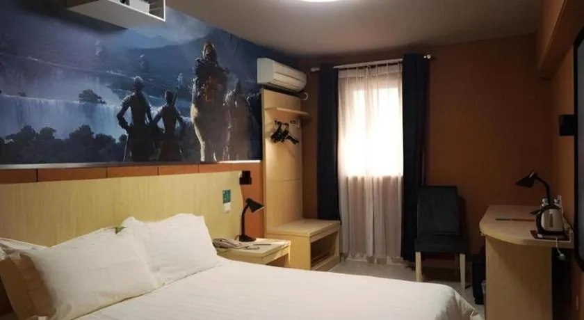 Bed in Jinjiang Inn Shanghai Lujiazui