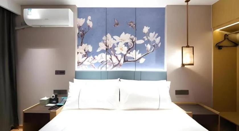 Bed in Jinjiang Inn Shanghai Lujiazui