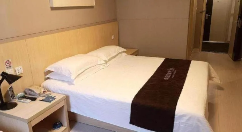 Bed in Jinjiang Inn Shanghai Lujiazui