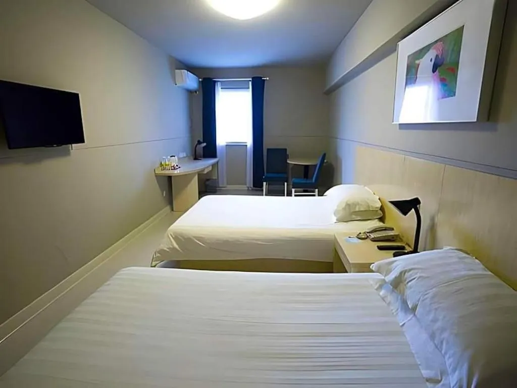 Bed in Jinjiang Inn Shanghai Lujiazui