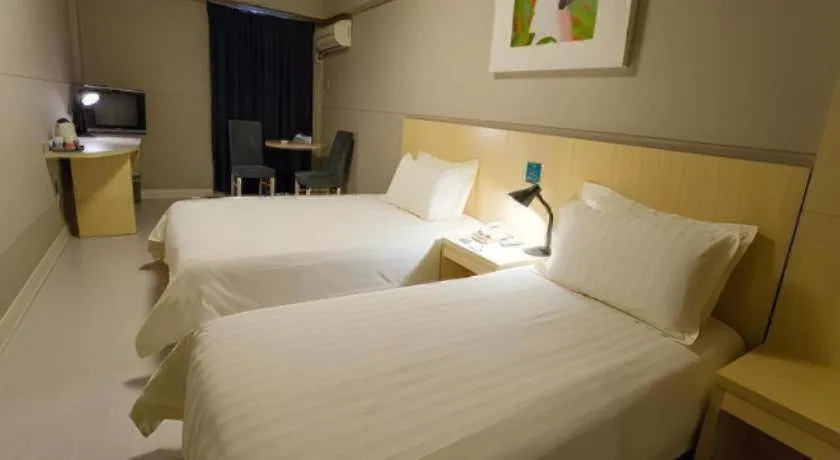 Bed in Jinjiang Inn Shanghai Lujiazui